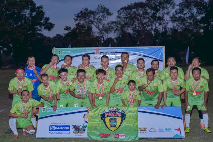 Perangkat Desa Manisrenggo meraih Juara Fun Football Turnamen 