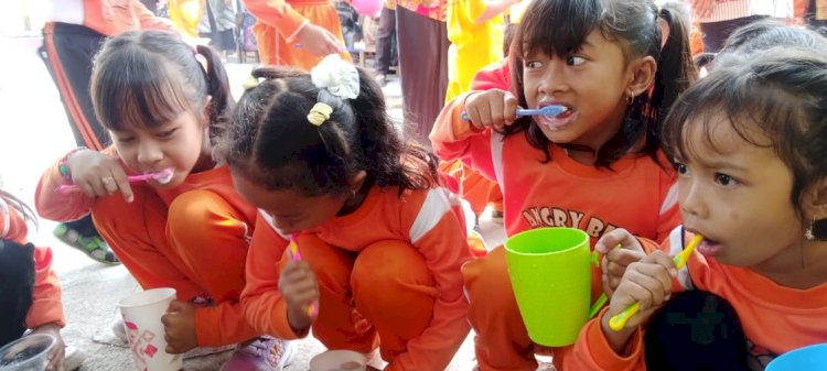 Sosialisasi Cara Menggosok Gigi di TK. Bina Taruna Desa Solodiran 