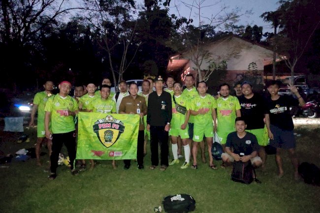 Perangkat Desa Manisrenggo meraih Juara Fun Football Turnamen 