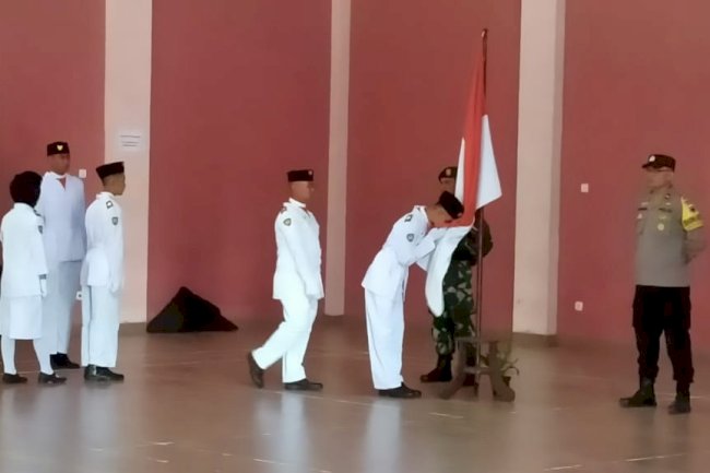 Plt Camat Manisrenggo Slamet, SH., M.Si Kukuhkan Anggota Paskibraka 2023 Kecamatan Manisrenggo
