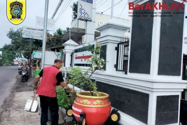 Kegiatan Jumat Bersih di Kantor Kecamatan Manisrenggo