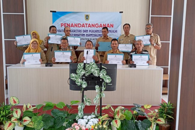 Penandatangan Fakta Integritas dan Perjanjian Kinerja Kecamatan Manisrenggo Tahun 2024