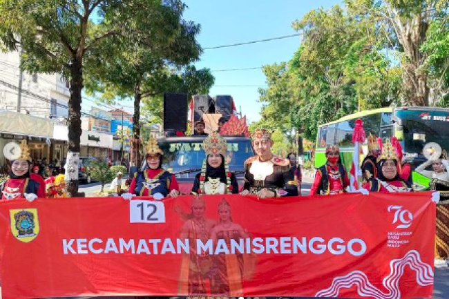 Karnaval Budaya Kecamatan Manisrenggo bertema  " Anoman Obong "