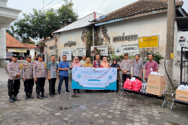 Kecamatan Manisrenggo berbagi "Takjil Gratis" Ramadhan 2025