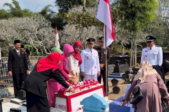 Ziarah dan Tabur Bunga dalam rangka memperingati HUT RI ke-80 Tahun 2025 di Wilayah Kecamatan Manisrenggo
