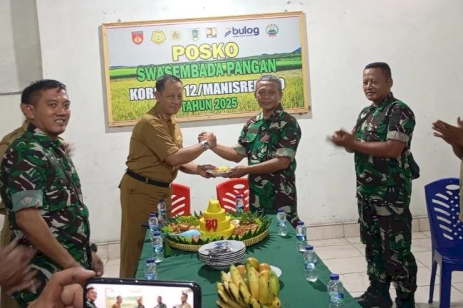 Pemberian Ucapan Selamat dan Penyerahan Tumpeng kepada jajaran TNI Koramil Manisrenggo