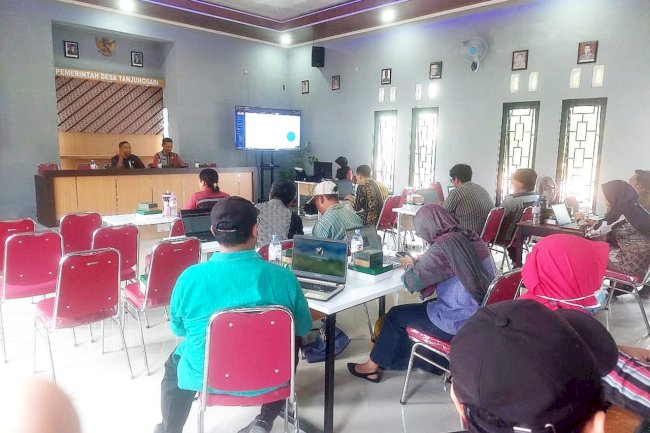 Pendampingan Pemutakhiran Informasi Publik Desa Di Wilayah Kecamatan Manisrenggo