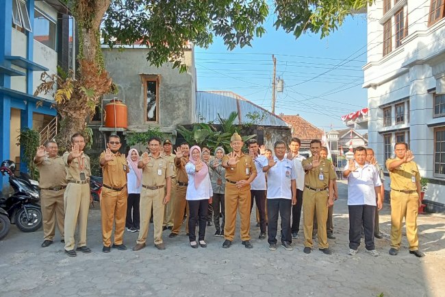 Apel Integritas dan Pemasangan Banner & Stiker Antikorupsi Kecamatan Manisrenggo