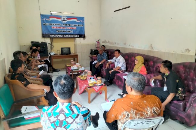 Rapat Koordinasi Intern terkait Persiapan Verifikasi dan Validasi Lapangan Evaluasi Kinerja Kecamatan (EKK) tahun 2026 Kecamatan Manisrenggo