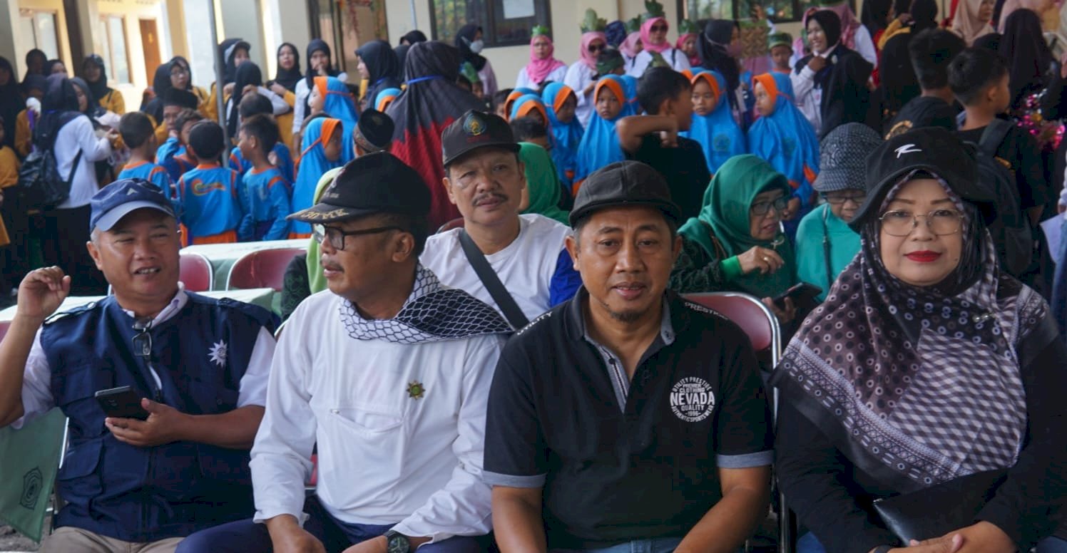 Jalan Sehat MI. Kranggan Untuk Mempeingati Milad Muhammadiyah Ke-52 
