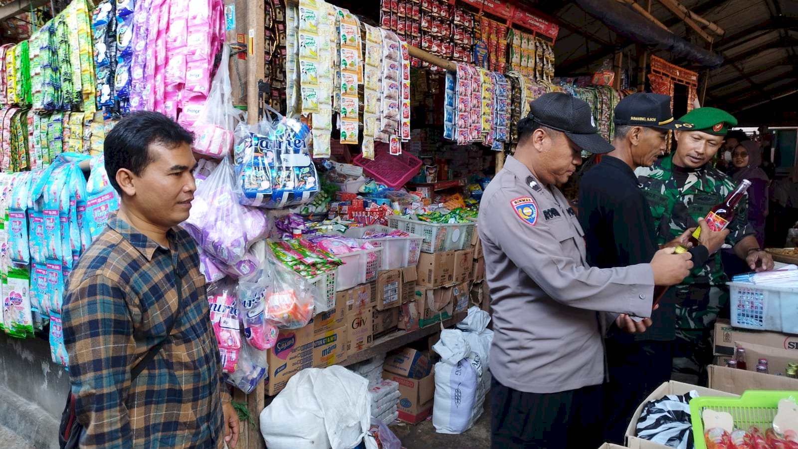 Monitoring TIM Kecamatan Manisrenggo di Pasar Klewer Manisrenggo