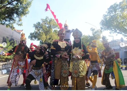 Karnaval Budaya Kecamatan Manisrenggo bertema  " Anoman Obong "