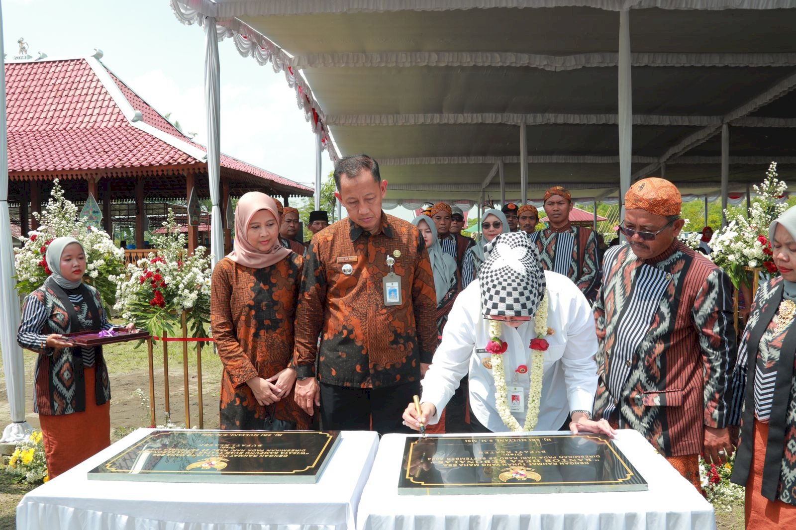 PeresmianTaman Buah Tlatar Oleh Bupati Klaten