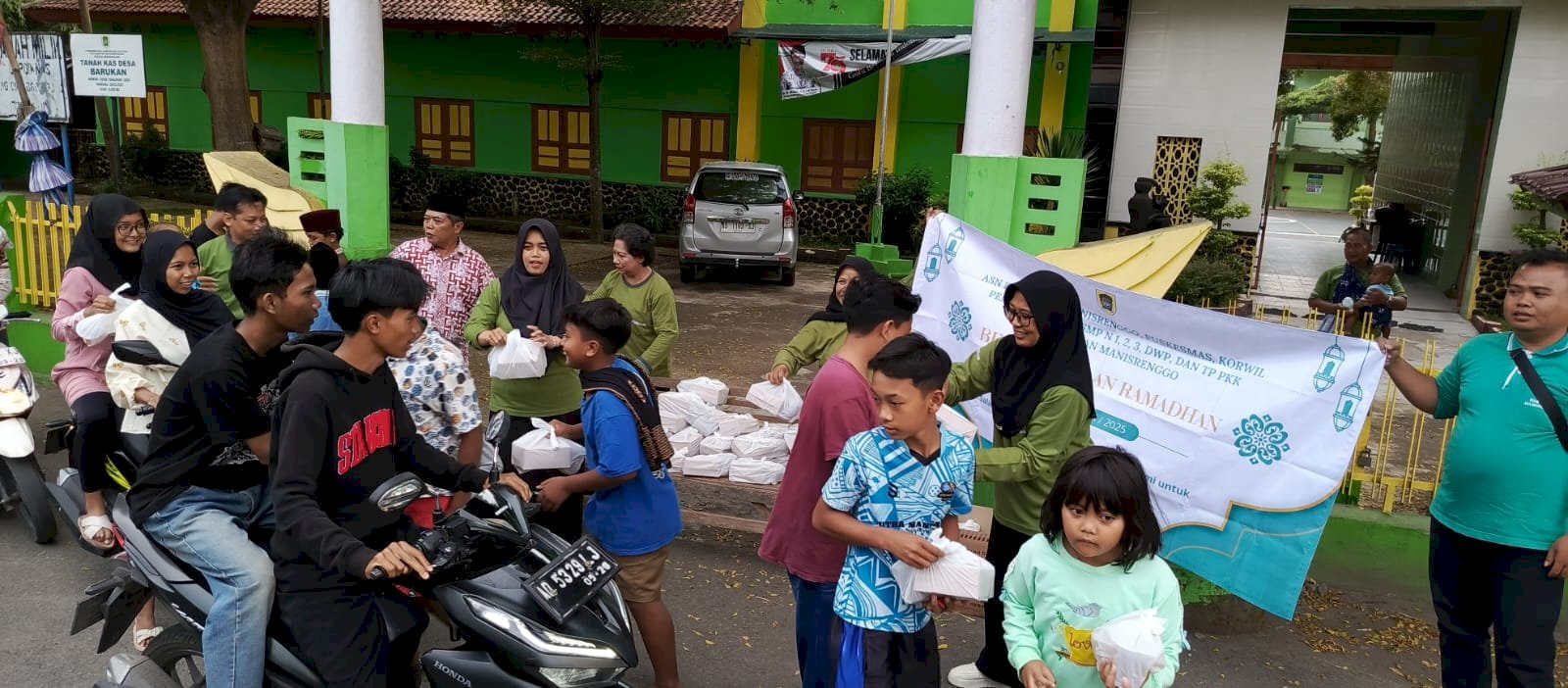 Kecamatan Manisrenggo berbagi Takjil bersama