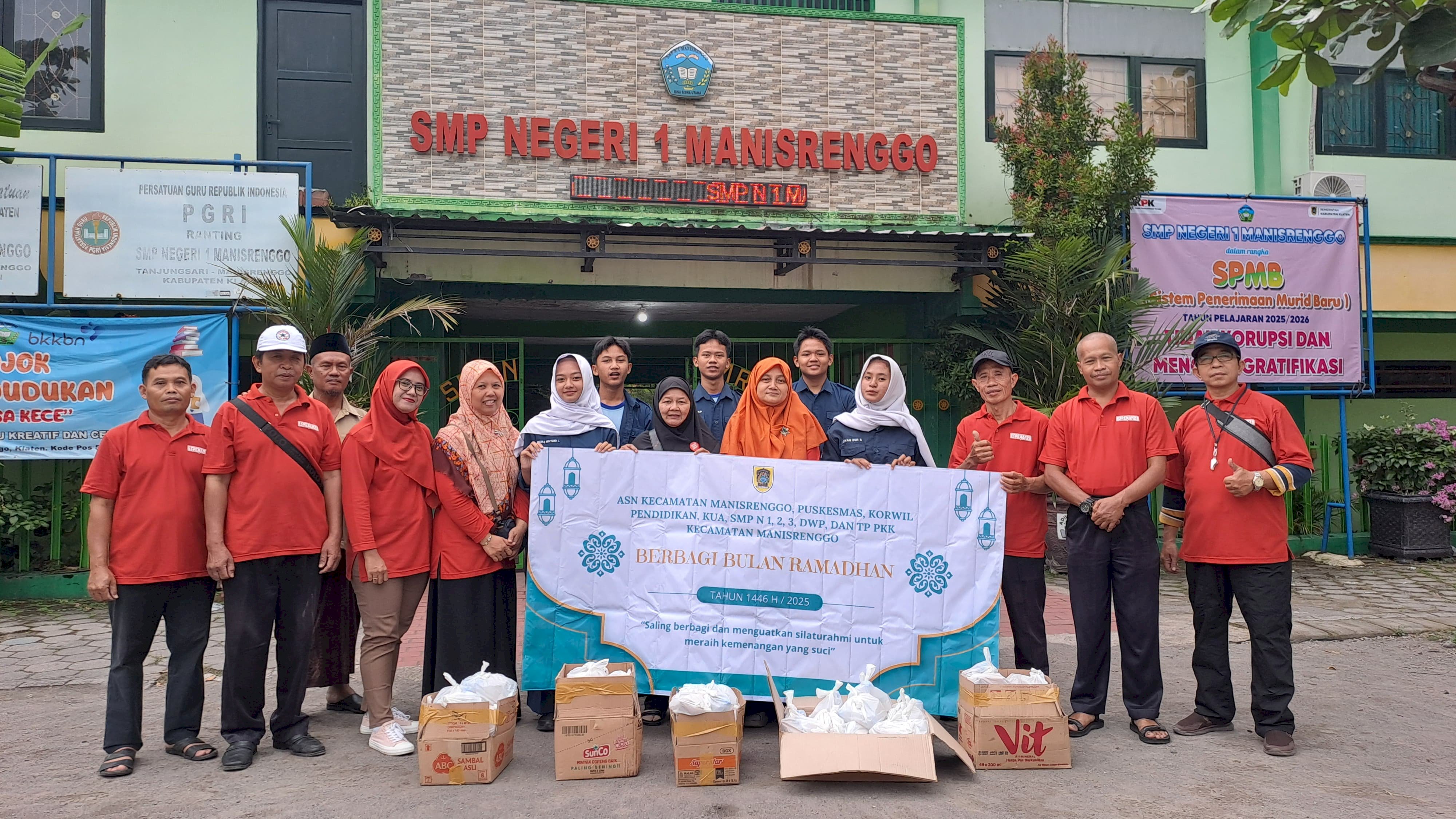 Kecamatan Manisrenggo berbagi Takjil Bersama