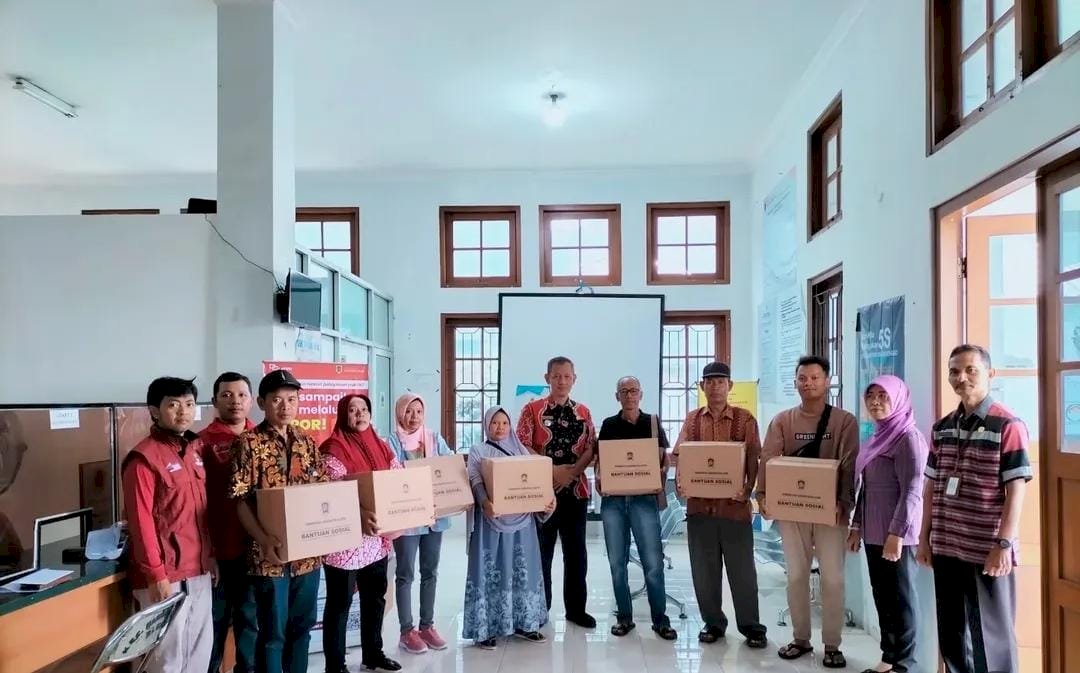 Pemerintah Kabupaten Klaten melalui Kecamatan Manisrenggo menyerahkan Bantuan Sosial bagi Masyarakat Klaten yang terdampak PHK PT. Sri Rejeki Isman Tbk. dan PT. Primayudha Mandirijaya Tahun 2025