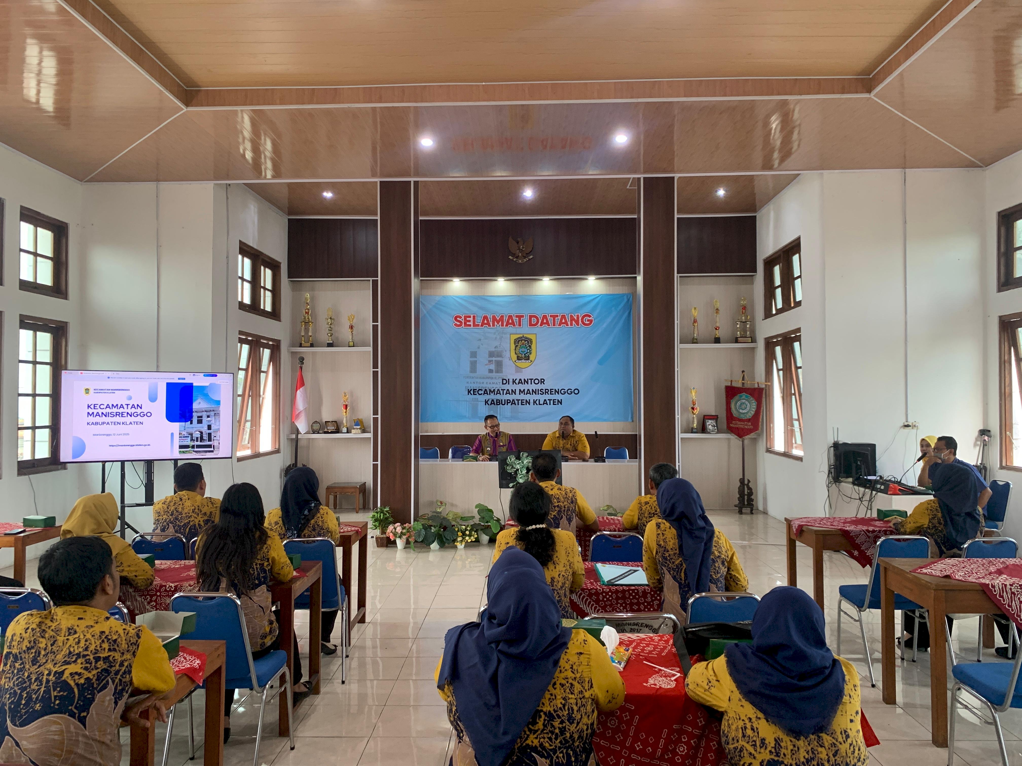 Kunjungan Studi Referensi dalam rangka Optimalisasi SDM Pelayanan Publik Kecamatan Purwodadi Di Kecamatan Manisrenggo