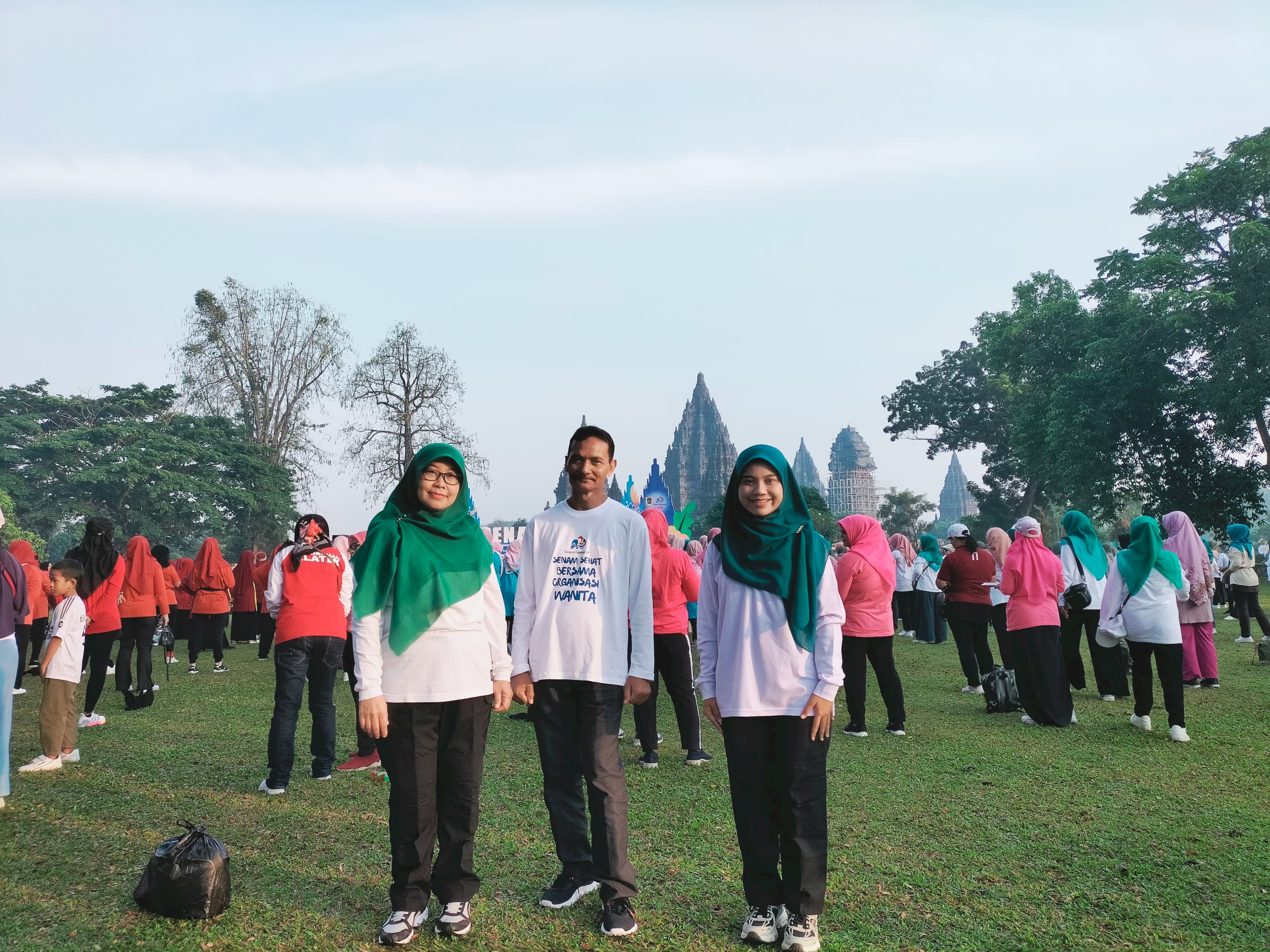 Tim Kecamatan Manisrenggo mengikuti kegiatan Senam bersama Organisasi Wanita Kabupaten Klaten