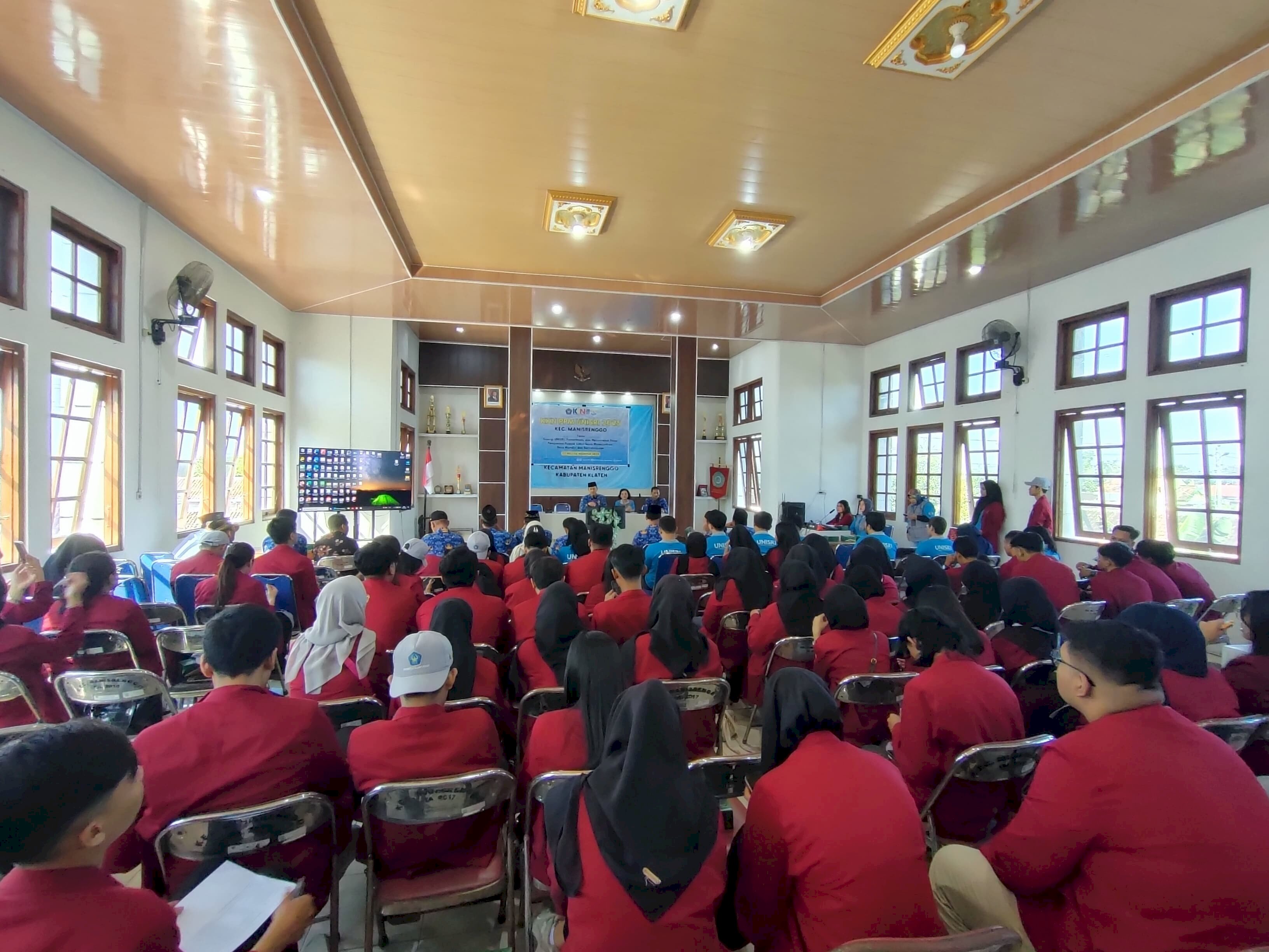 Pemerintah Kecamatan Manisrenggo menyambut dan menerima Mahasiswa KKN PPM Universitas Slamet Riyadi (UNISRI) Surakarta Tahun 2025
