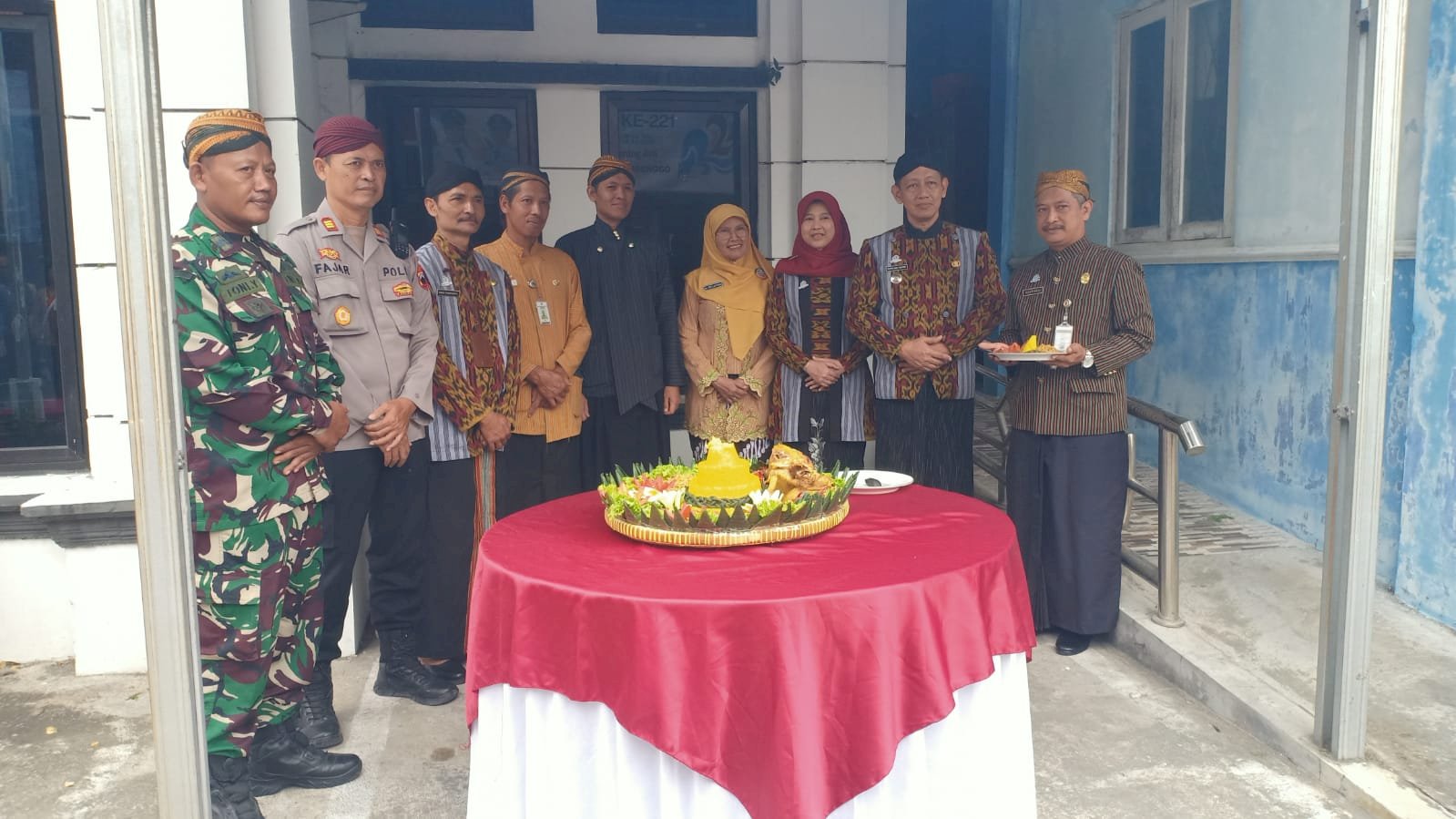 Pemerintah Kecamatan Manisrenggo menyelenggarakan Upacara Hadeging Klaten dalam rangka memperingati Hari Ulang Tahun (HUT) Kabupaten Klaten ke-221 Tahun 2025