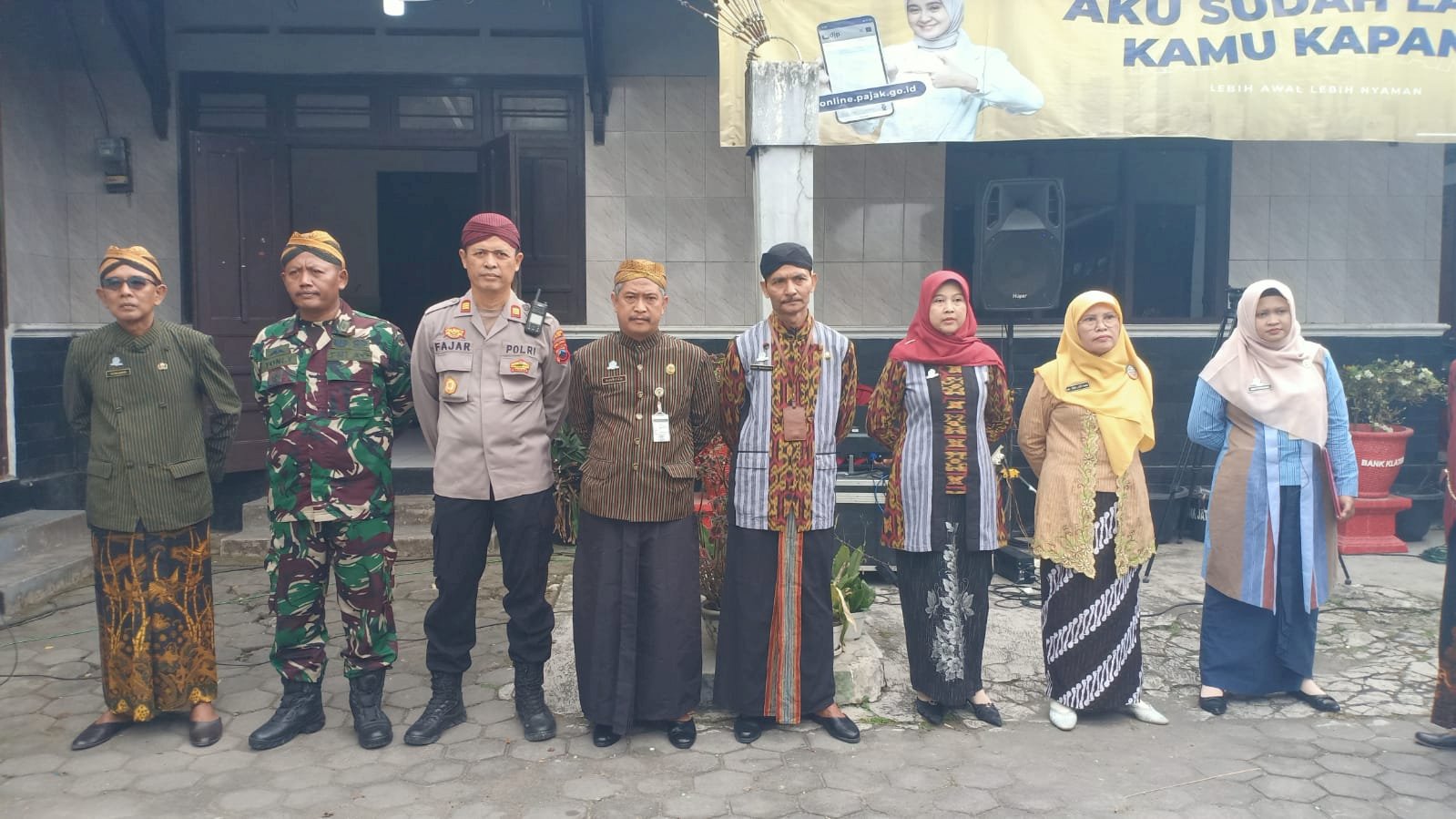 Pemerintah Kecamatan Manisrenggo menyelenggarakan Upacara Hadeging Klaten dalam rangka memperingati Hari Ulang Tahun (HUT) Kabupaten Klaten ke-221 Tahun 2025