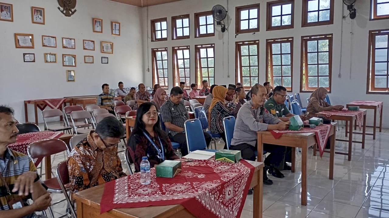 Forum Konsultasi Publik (FKP) Standar Pelayanan Publik Kecamatan Manisrenggo Tahun 2025