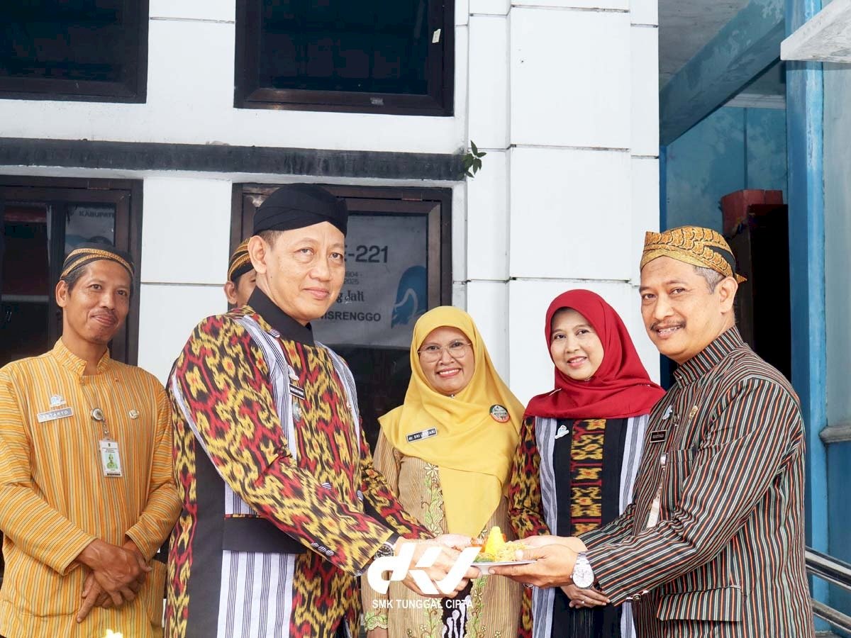 Pemerintah Kecamatan Manisrenggo menyelenggarakan Upacara Hadeging Klaten dalam rangka memperingati Hari Ulang Tahun (HUT) Kabupaten Klaten ke-221 Tahun 2025