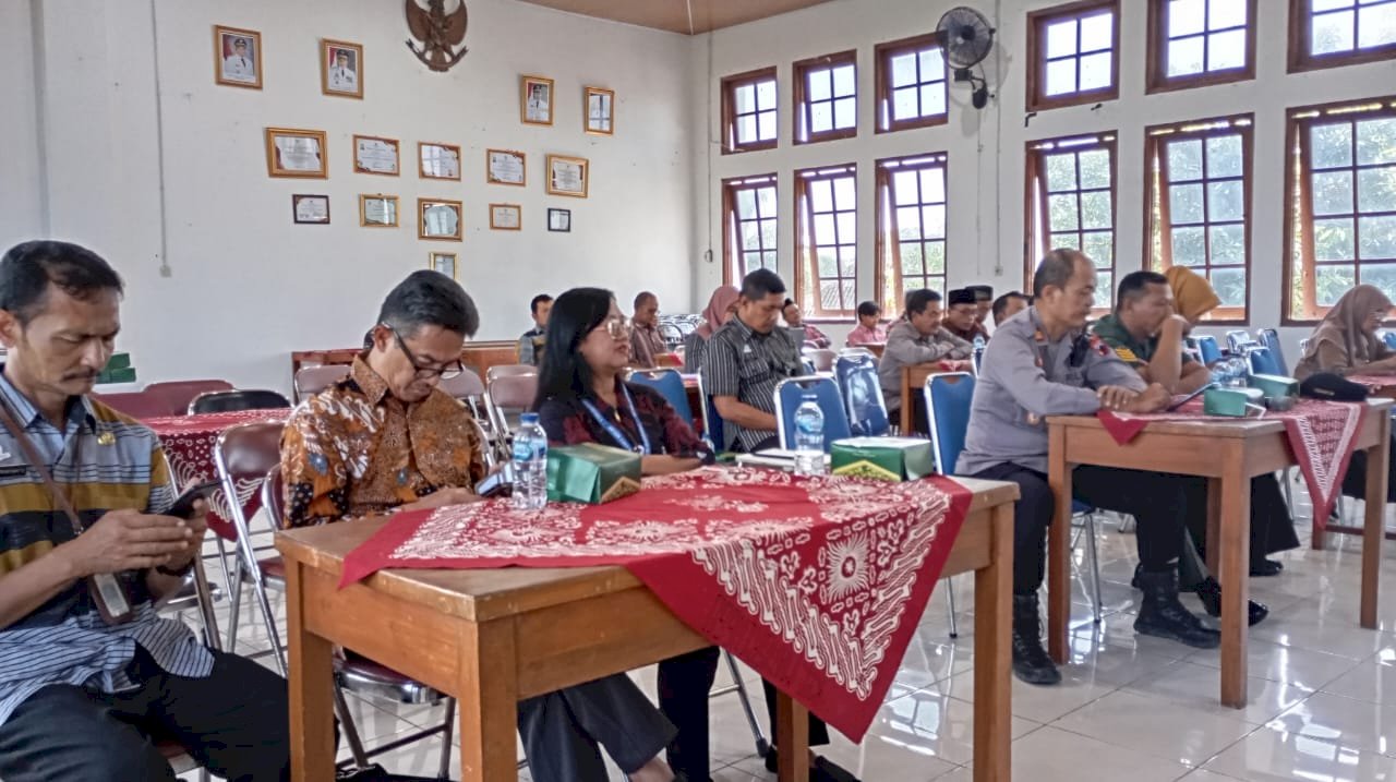 Forum Konsultasi Publik (FKP) Standar Pelayanan Publik Kecamatan Manisrenggo Tahun 2025