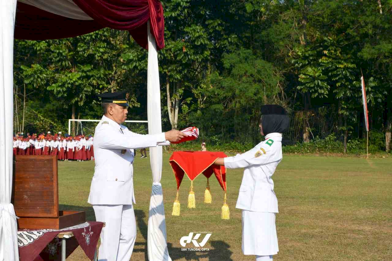 Pengibaran Bendera Merah Putih dalam rangka memperingati Detik-Detik Proklamasi Kemerdekaan Republik Indonesia ke-80 Tahun 2025