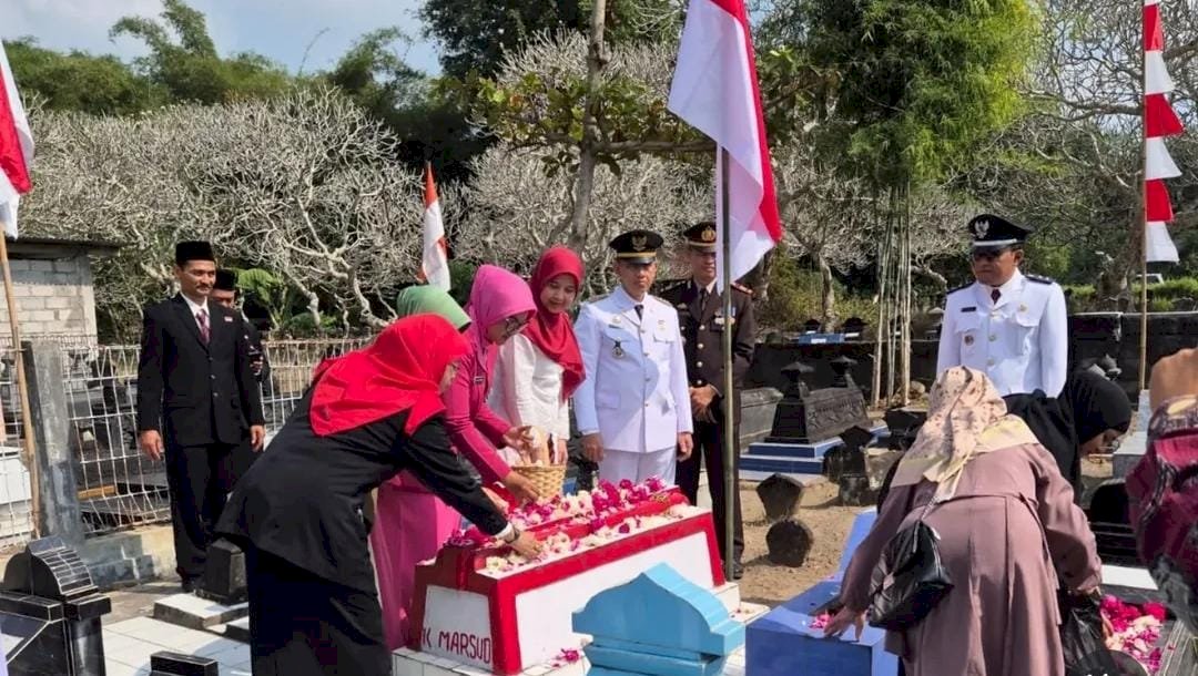 Ziarah dan Tabur Bunga dalam rangka memperingati HUT RI ke-80 Tahun 2025 di Wilayah Kecamatan Manisrenggo