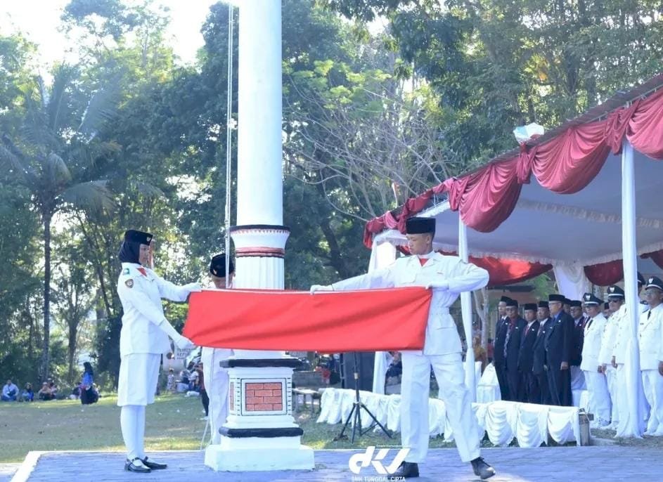 Upacara Penurunan Bendera Sang Merah Putih pada Peringatan Hari Ulang Tahun Kemerdekaan Republik Indonesia ke-80 Tahun 2025 Kecamatan Manisrenggo