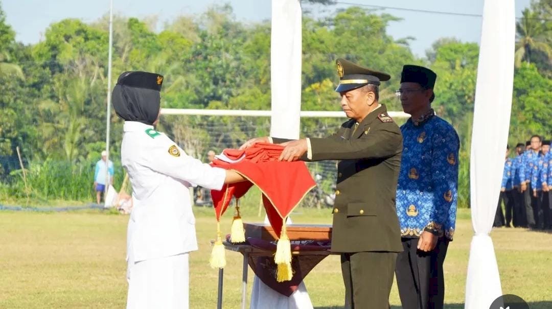 Upacara Penurunan Bendera Sang Merah Putih pada Peringatan Hari Ulang Tahun Kemerdekaan Republik Indonesia ke-80 Tahun 2025 Kecamatan Manisrenggo