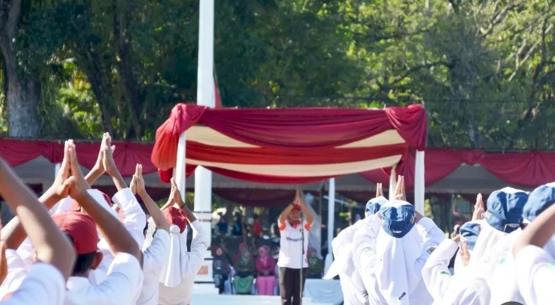 Upacara Penurunan Bendera Sang Merah Putih pada Peringatan Hari Ulang Tahun Kemerdekaan Republik Indonesia ke-80 Tahun 2025 Kecamatan Manisrenggo