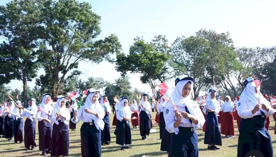 Upacara Penurunan Bendera Sang Merah Putih pada Peringatan Hari Ulang Tahun Kemerdekaan Republik Indonesia ke-80 Tahun 2025 Kecamatan Manisrenggo