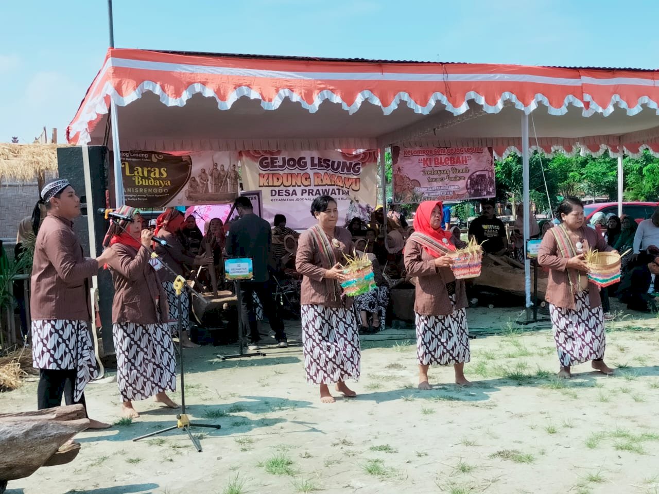 Pemerintah Kecamatan Manisrenggo mengikuti Festival Gejog Lesung Tahun 2025
