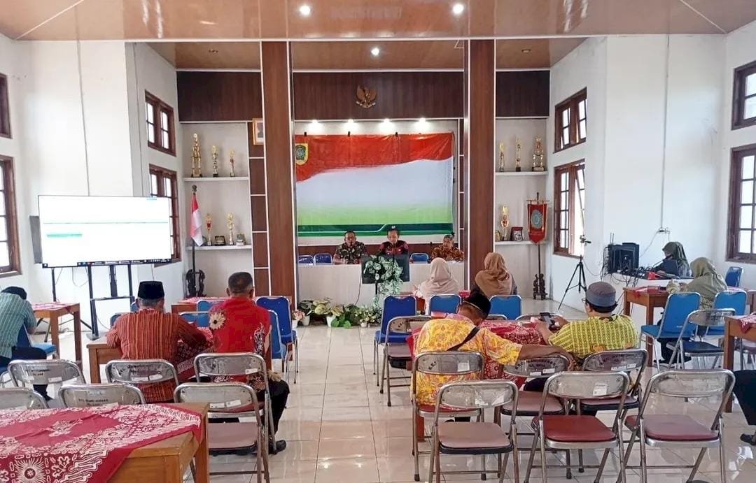 Rapat pembubaran Panitia HUT Pemda Klaten ke-221 dan HUT Ke-80 Republik Indonesia Tahun 2025 Kecamatan Manisrenggo