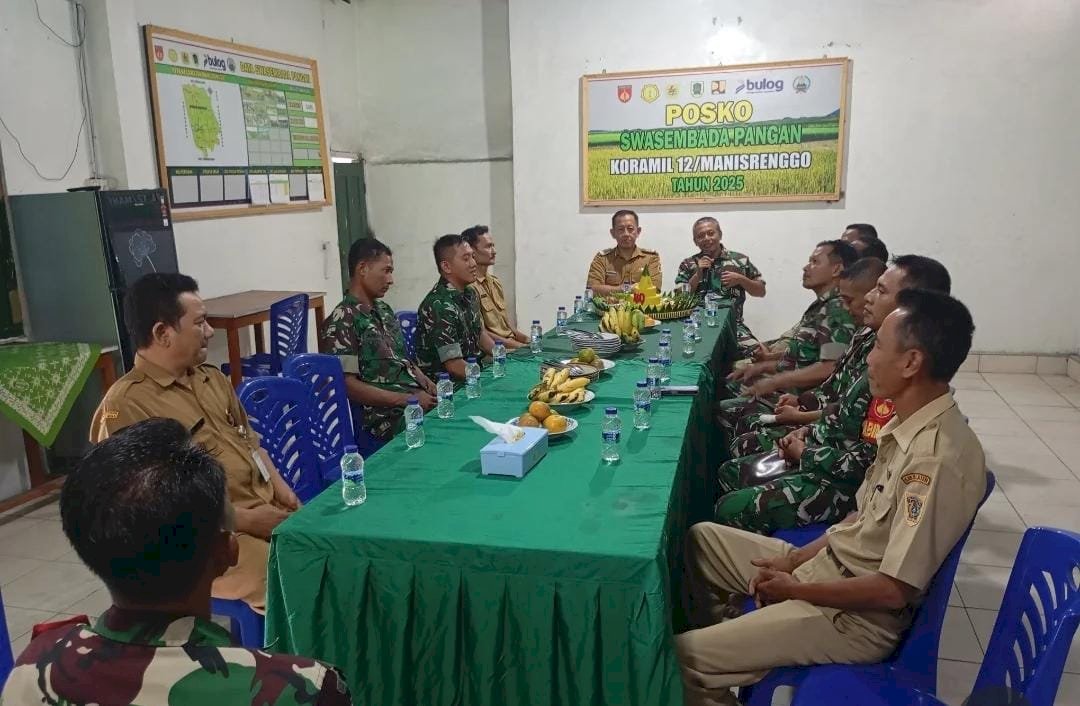 Pemberian Ucapan Selamat dan Penyerahan Tumpeng kepada jajaran TNI Koramil Manisrenggo