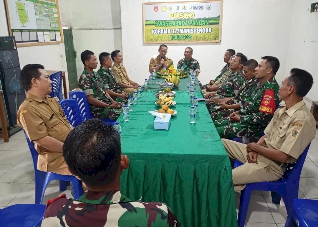 Pemberian Ucapan Selamat dan Penyerahan Tumpeng kepada jajaran TNI Koramil Manisrenggo