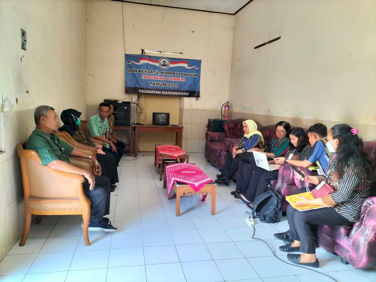 Monitoring dan Evaluasi Pakaian Dinas Pegawai ASN dan Non ASN di Kecamatan Manisrenggo