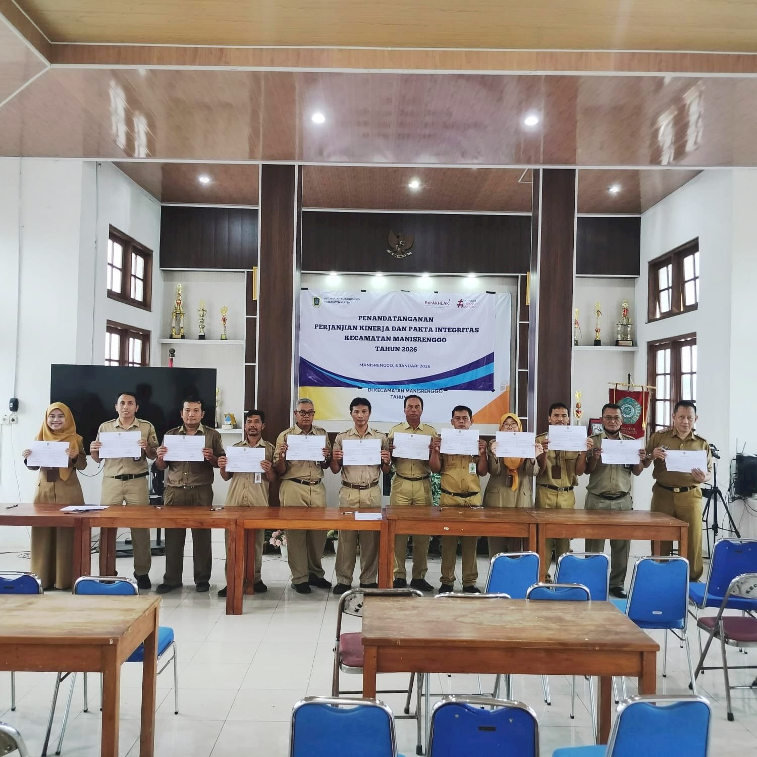 Penandatanganan Perjanjian Kinerja dan Pakta Integritas Kecamatan Manisrenggo Tahun 2026