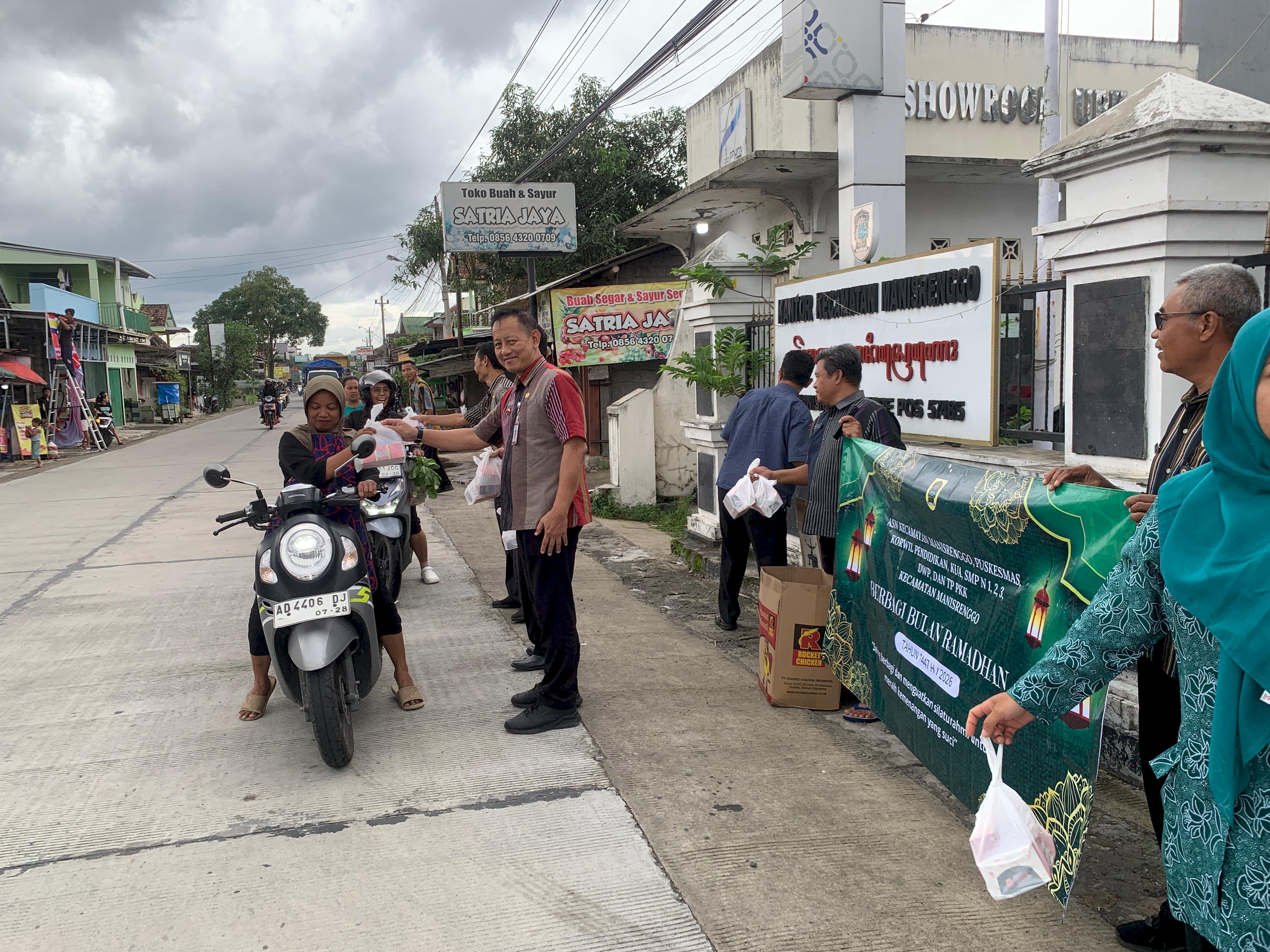 Takjil Bersama Kecamatan Manisrenggo
