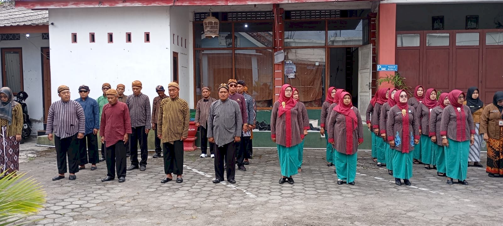 Upacara dalam rangka memperingati Hari Kartini ke-147 Kecamatan Manisrenggo