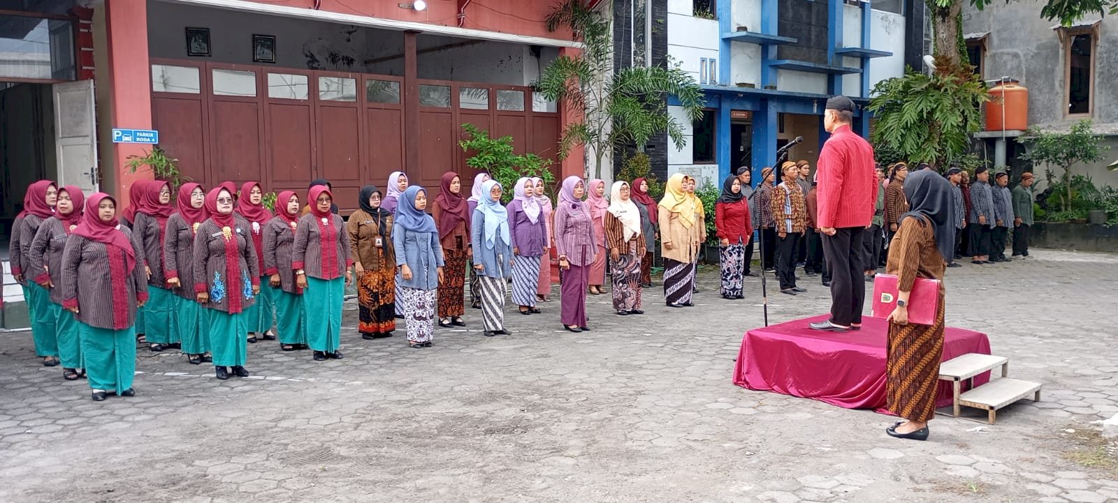 Upacara dalam rangka memperingati Hari Kartini ke-147 Kecamatan Manisrenggo