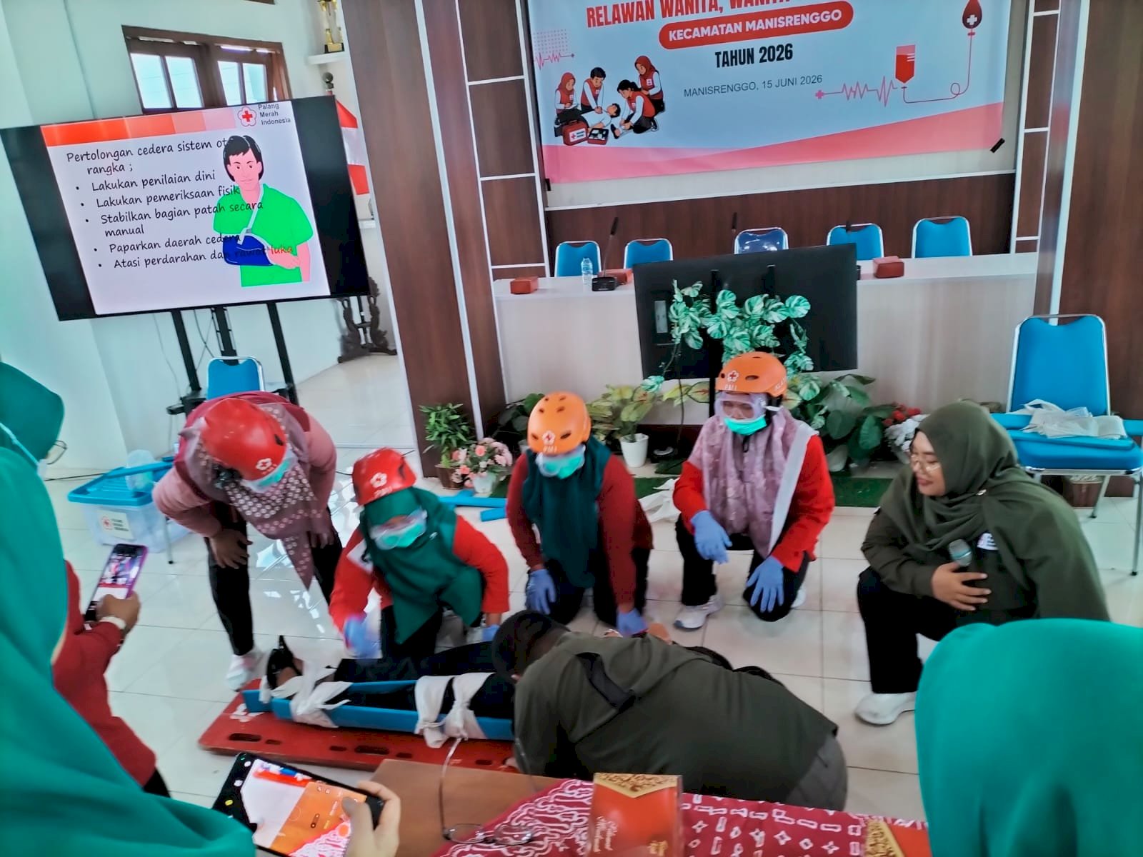 Pelatihan Pertolongan Pertama Relawan Wanita, Wanita Tani, Kader PKK se-Kecamatan Manisrenggo