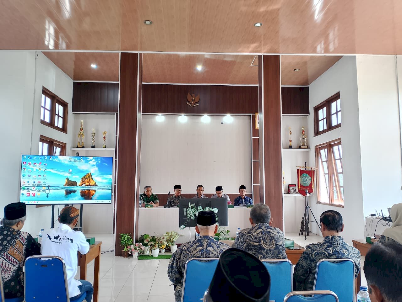Penyerahan SK Kepengurusan PKUB Desa se-Kecamatan Manisrenggo Periode 2025-2028 dan Dialog bersama FKUB Kabupaten Klaten