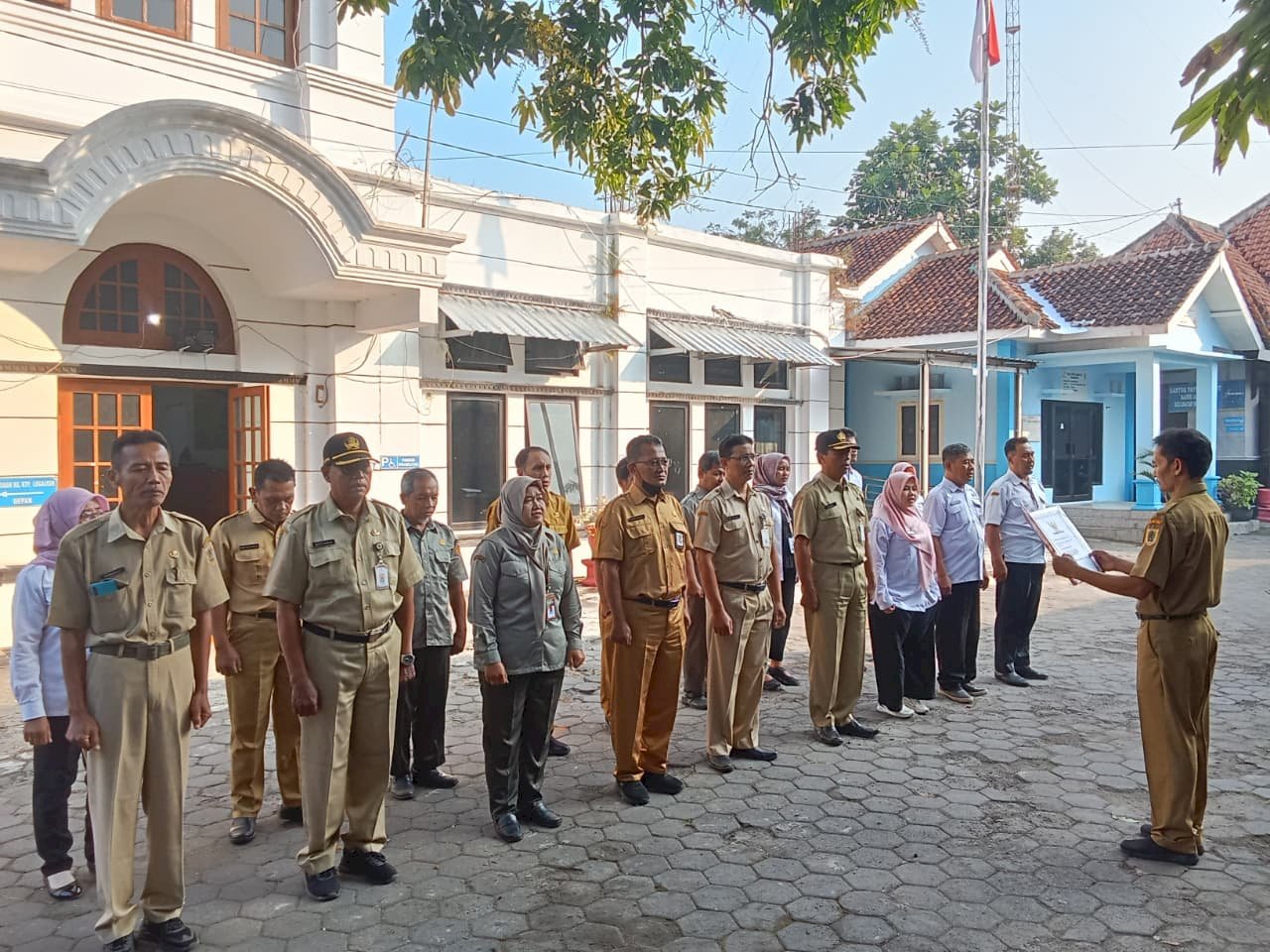 Pelaksanaan Apel Pagi Karyawan dan Karyawati Kecamatan Manisrenggo Minggu Kedua Bulan Juli 2026