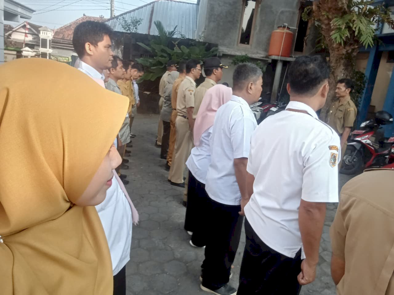 Pelaksanaan Apel Pagi Karyawan dan Karyawati Kecamatan Manisrenggo Minggu Kedua Bulan Juli 2026