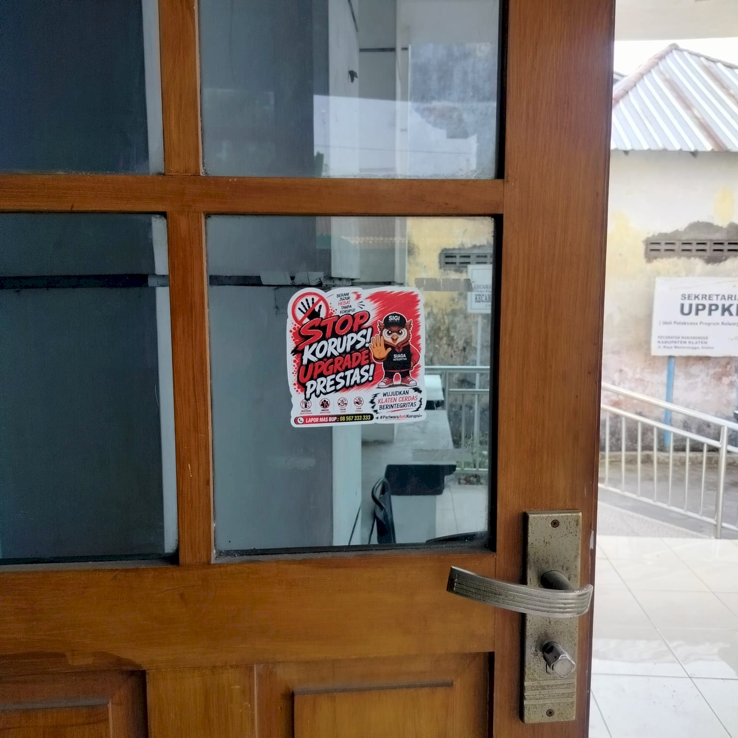 Apel Integritas dan Pemasangan Banner & Stiker Antikorupsi Kecamatan Manisrenggo