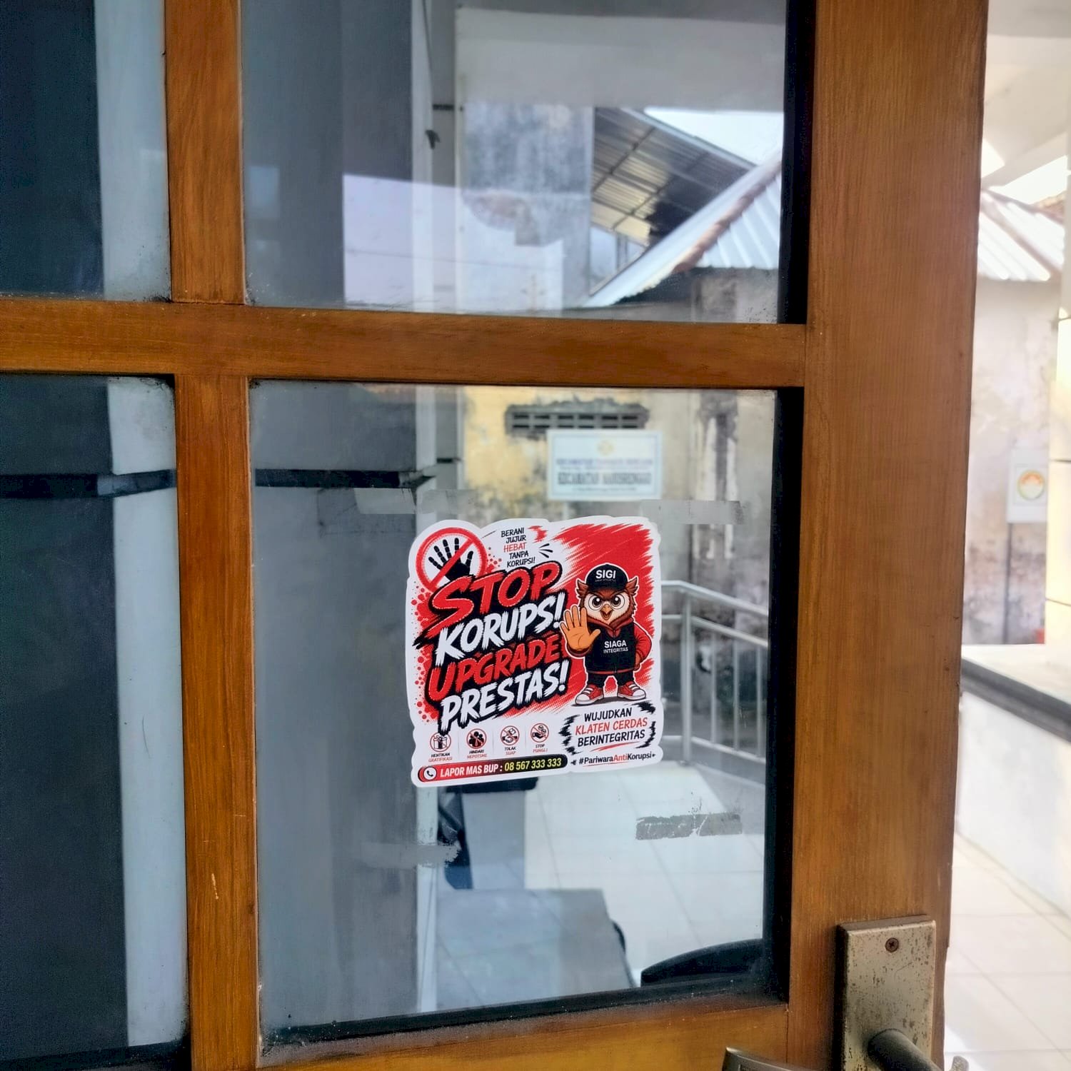 Apel Integritas dan Pemasangan Banner & Stiker Antikorupsi Kecamatan Manisrenggo