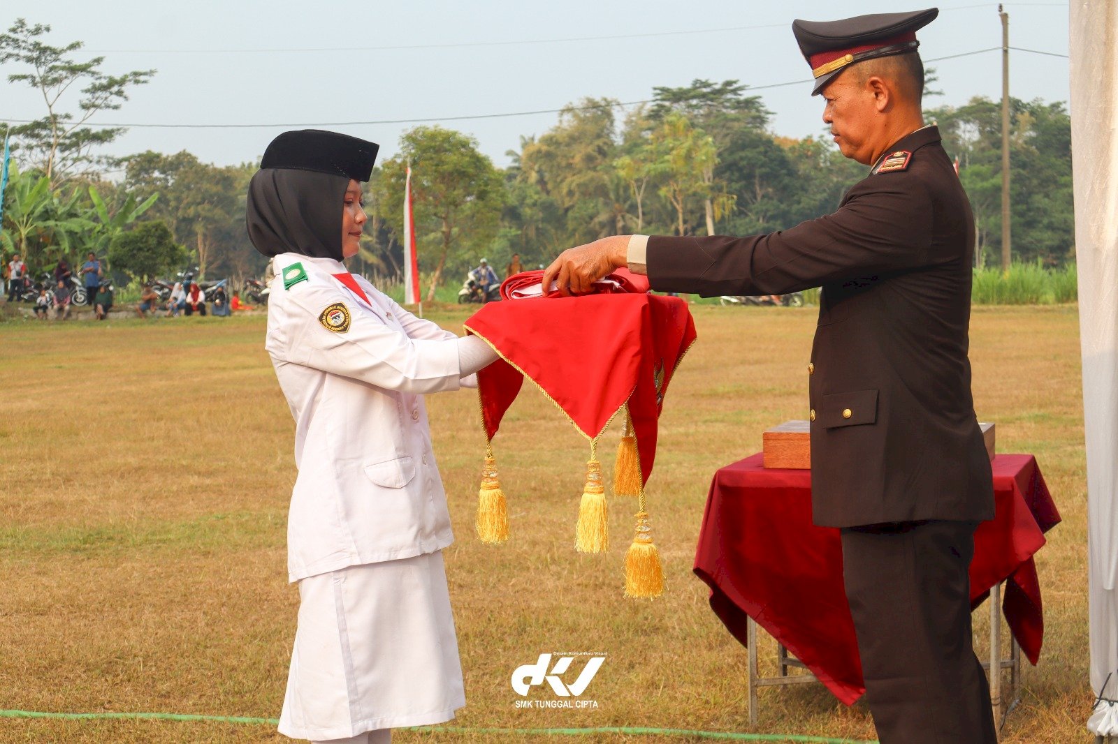 Upacara penurunan Bendera Sang Merah Putih HUT ke-81 Republik Indonesia Kecamatan Manisrenggo Tahun 2026